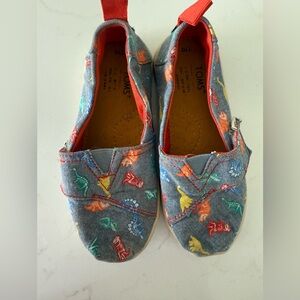 TOMS Kids Dino Print Slippers - Multicolor